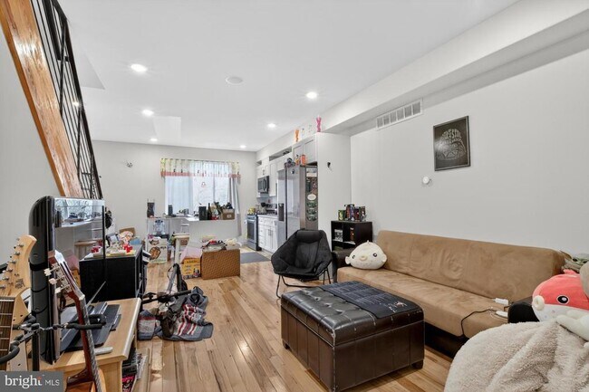 Building Photo - 1445 S 32nd St