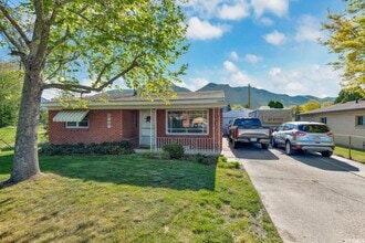 Building Photo - 364 N Wall Ave