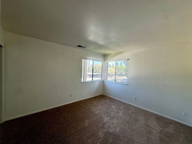 Building Photo - Charming 1 bedroom, 1 bathroom condo in Sacramento