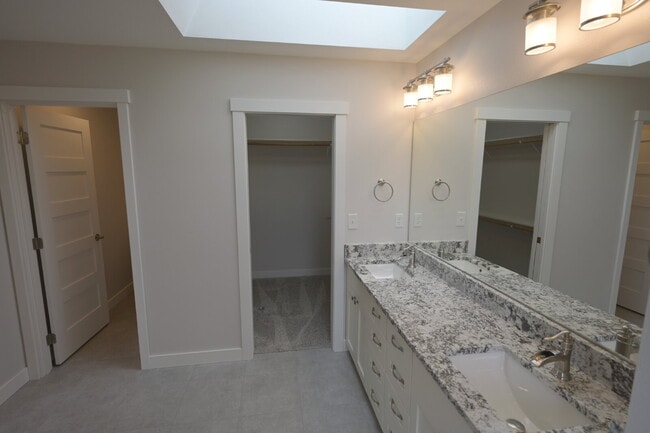 Building Photo - Newly renovated 3 bed 2 bath in a country ...