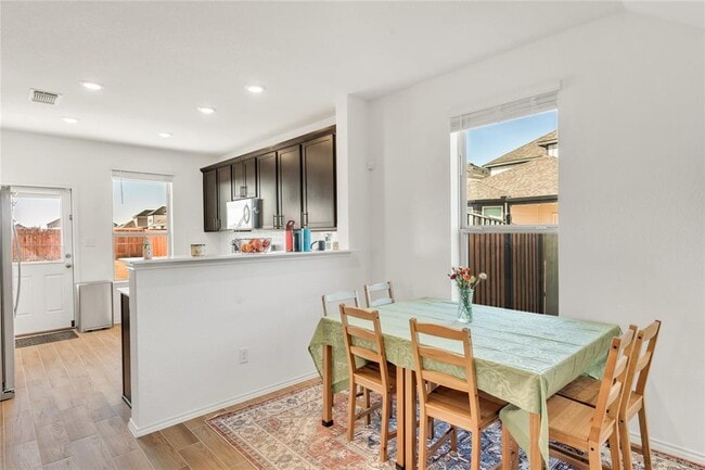 Building Photo - 308 Singing Dove Wy