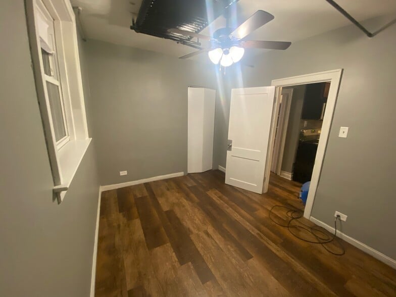 Bedroom - 8425 S Marquette Ave