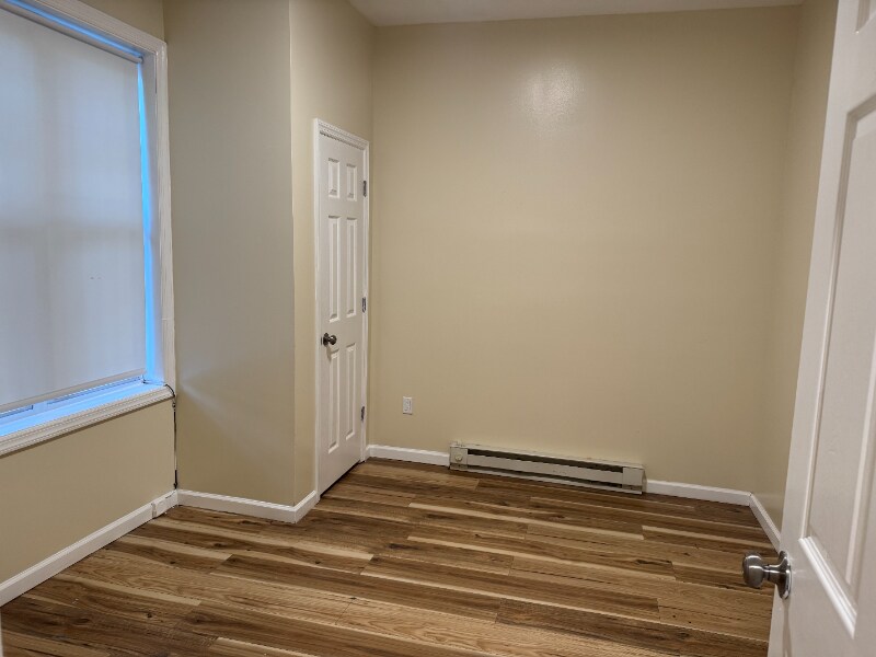 Building Photo - 113 S 11th St