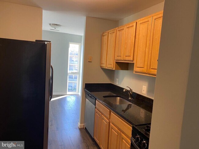 Building Photo - 7101 Donnell Pl