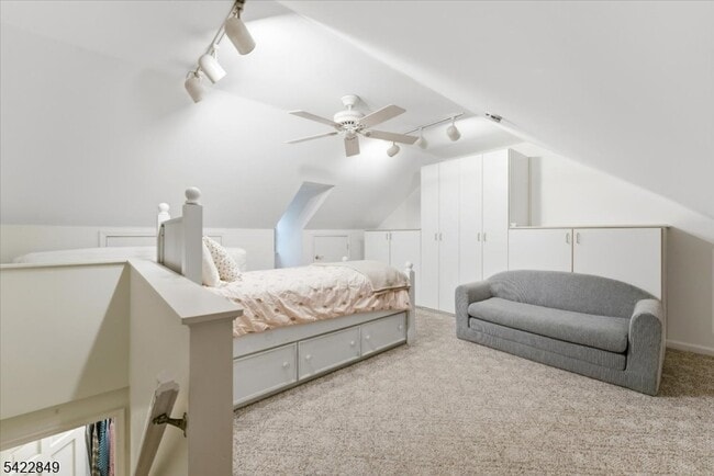 Building Photo - 260 Walnut St