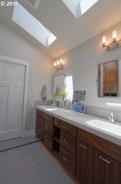 Building Photo - 1534 Charnelton Alley