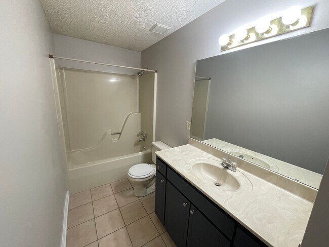 Building Photo - 1004 Creekside Pl