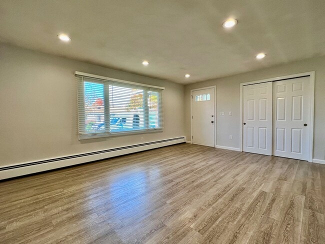 Building Photo - Soprano Duplex