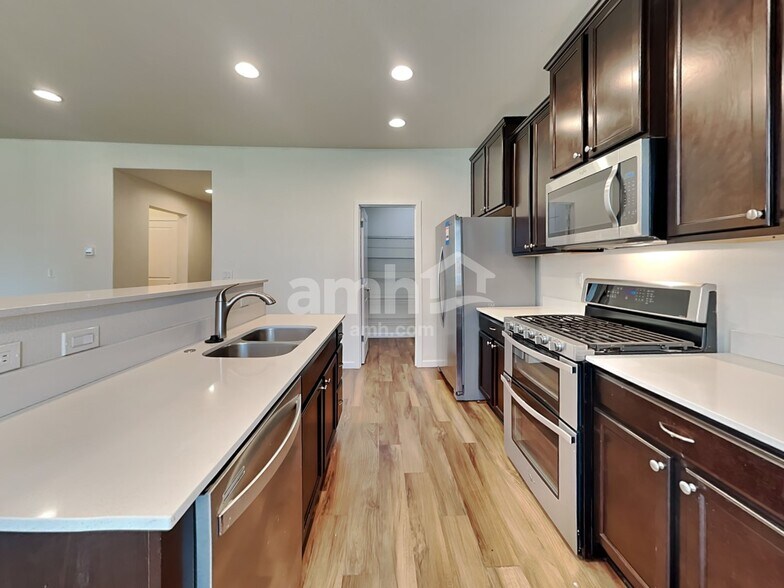 Building Photo - 9011 NE 165th Ave