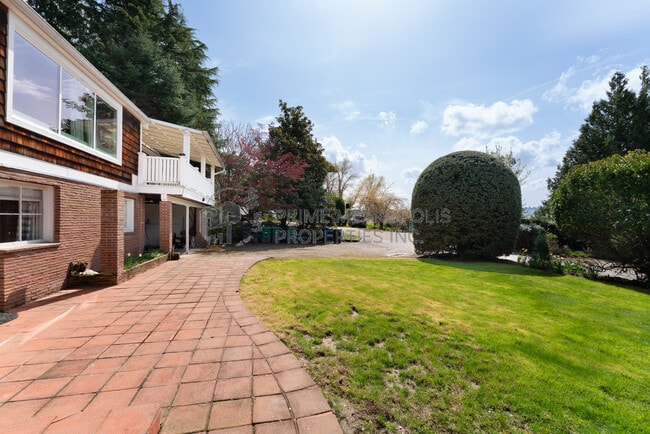 Building Photo - 7461 W Mercer Way