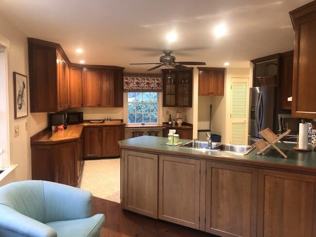 Building Photo - Saunderstown Village Rental