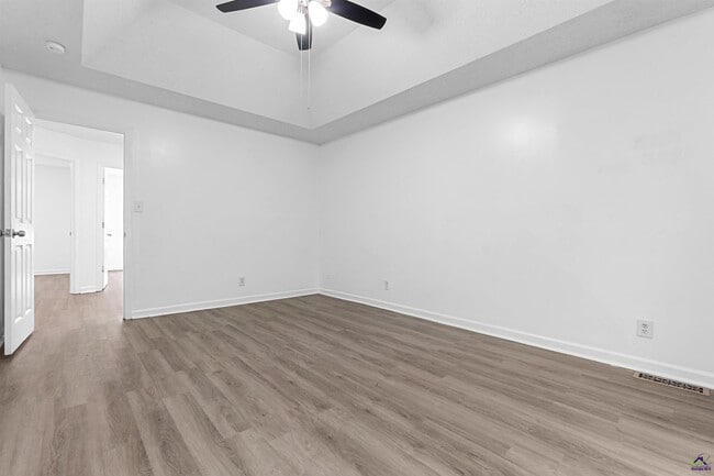 Building Photo - 118 Greentree Pkwy