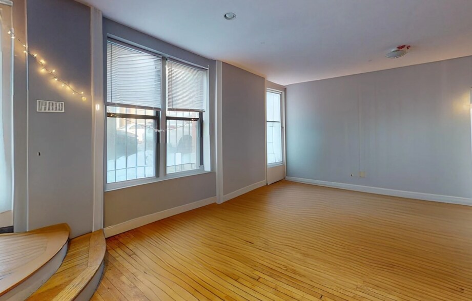 Primary Photo - 330 1/2 E St