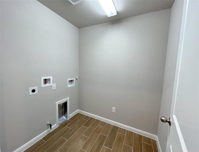Building Photo - 208 Comet Pointe Dr