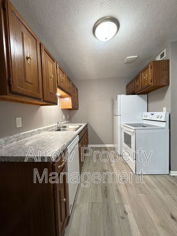 Building Photo - 922 A St