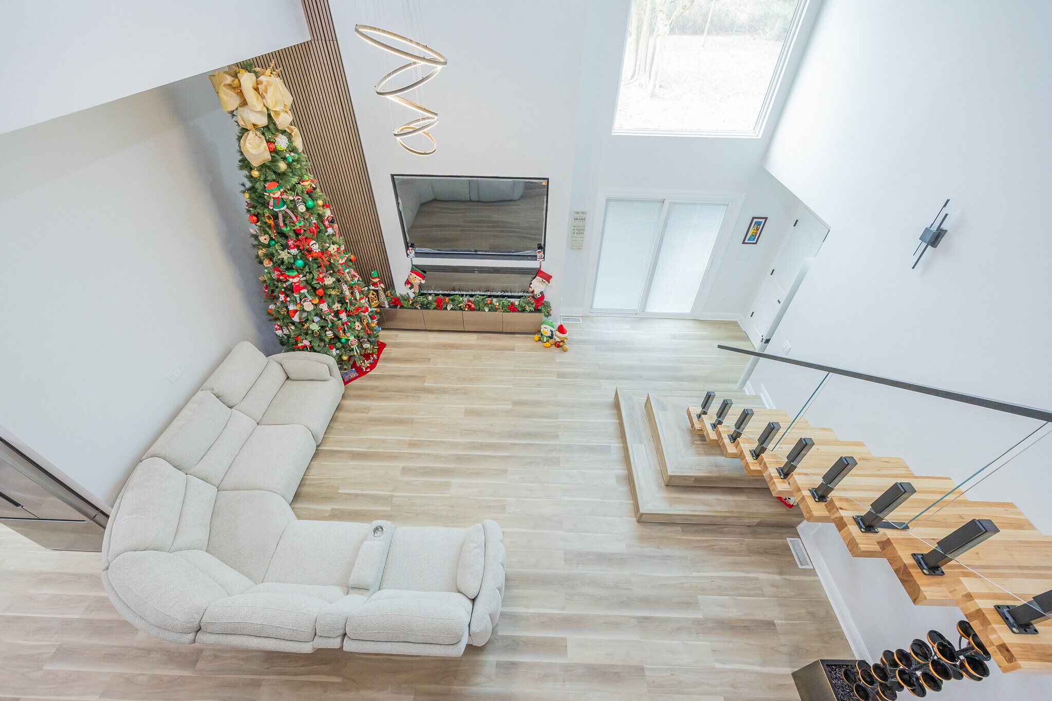 Building Photo - 7980 Royal Ave