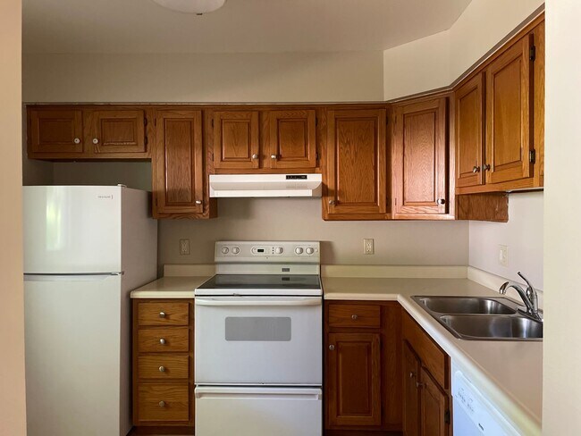 Building Photo - 2 Bed/1.5 Bath Condo Close to UIHC!