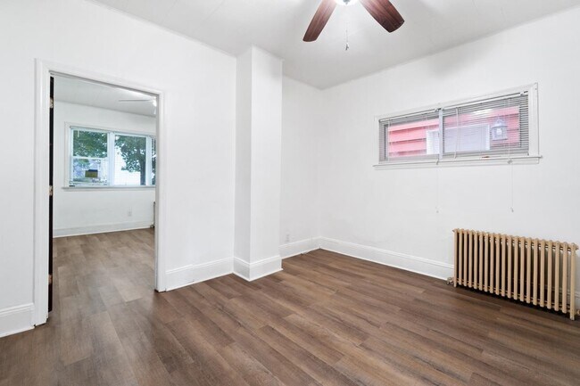 Building Photo - 182 Avenue F