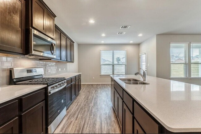 Building Photo - 3651 Sandy Brook Dr