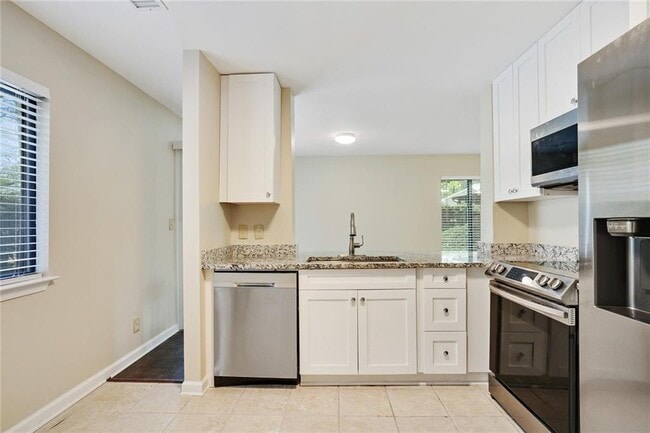 Building Photo - 2953 Torreya Way SE