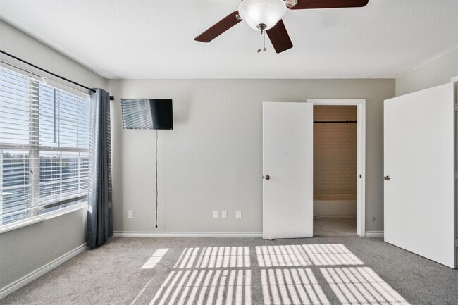 Building Photo - 1011 Tesoro Hills