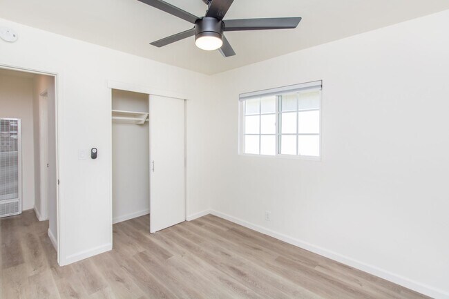 Building Photo - 4BR/2BA Home with Modern Updates/Private Y...