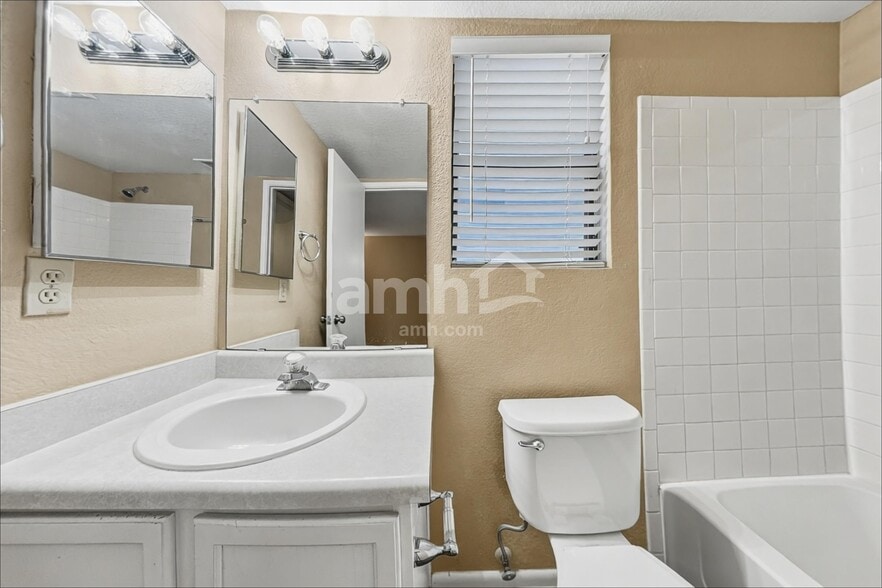 Building Photo - 9957 E Paseo San Ardo