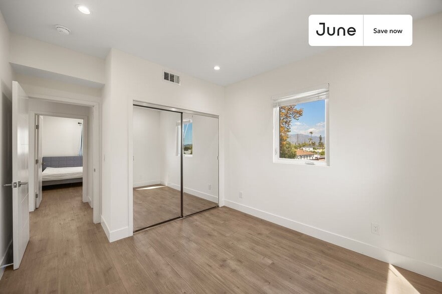 Building Photo - 5637 Riverton Ave