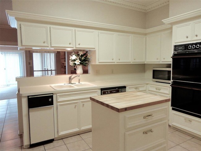 Building Photo - 6618 Preston Trail Dr