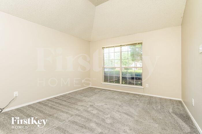 Building Photo - 4814 Red Birch Dr