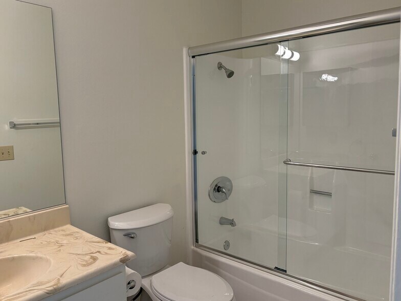 Building Photo - 263 S Ventura Rd