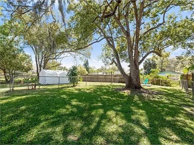 Building Photo - 636 Seminole Ave