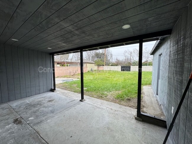 Building Photo - 5762 Cedar Ave