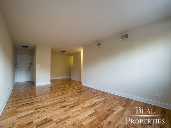 Building Photo - Clark & Arlington One Bedroom