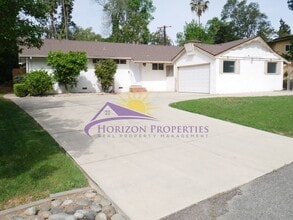 Building Photo - Remodeled 4 Bed 2 Bath 1,483 sqft in Fair Oaks