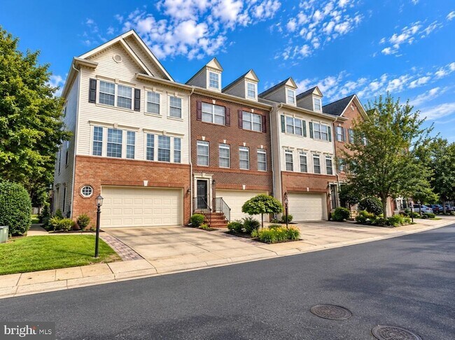 Building Photo - 2467 Cheyenne Dr