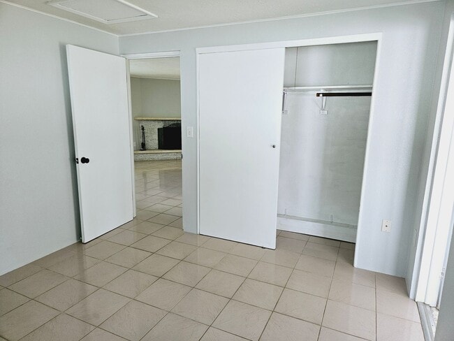 Building Photo - Annual Unfurnished Cute Florida Home with a private backyard for enjoying the Florida Lifestyle! ...