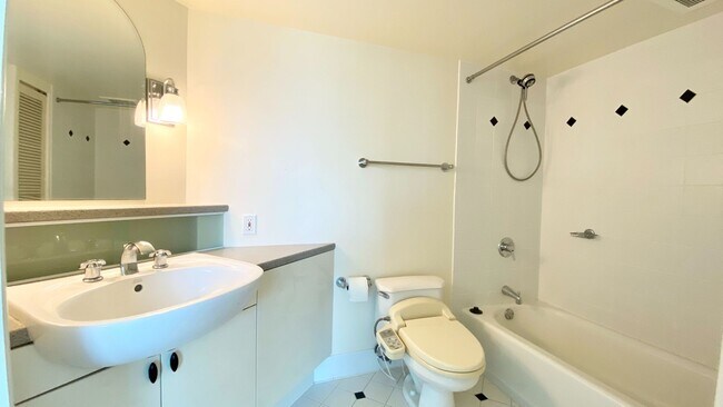 Building Photo - STUNNING CITY & OCEAN VIEWS - ONE ARCHER L...