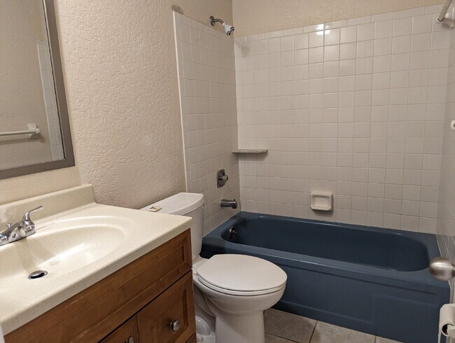 Building Photo - 3 Bedroom Home in Quiet Rockledge Suburb