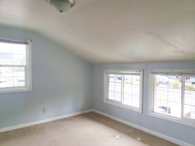 Building Photo - West University 4 bedroom home with fenced...