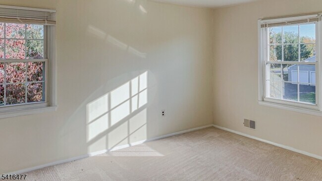 Building Photo - 247 Fairfield Ln