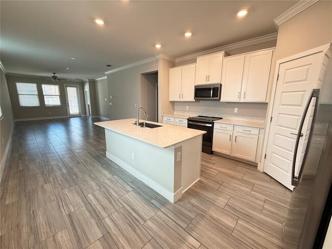 Building Photo - 9800 Little Bluestem Dr