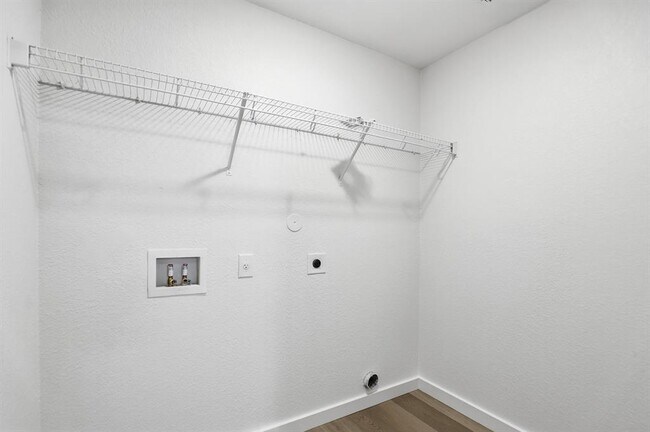 Building Photo - 4001 Cressler Ln