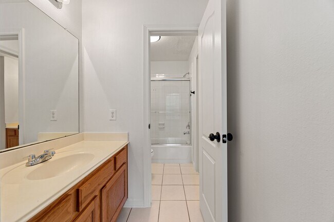 Building Photo - 910 Box Elder Dr