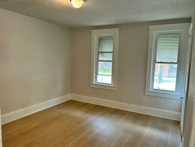Building Photo - Beautiful Large 3 Bedroom Home West Cleveland