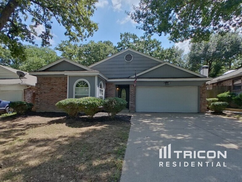 Primary Photo - 1008 W Lovers Ln
