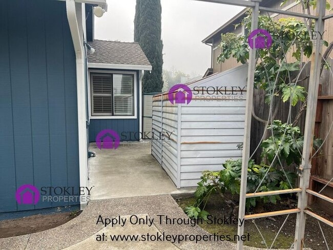 Building Photo - 3840 Rockford Dr