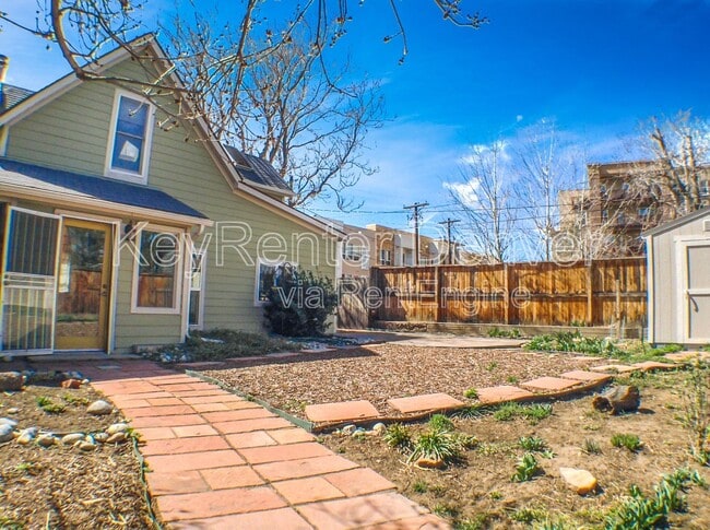 Building Photo - 2606 W River Dr