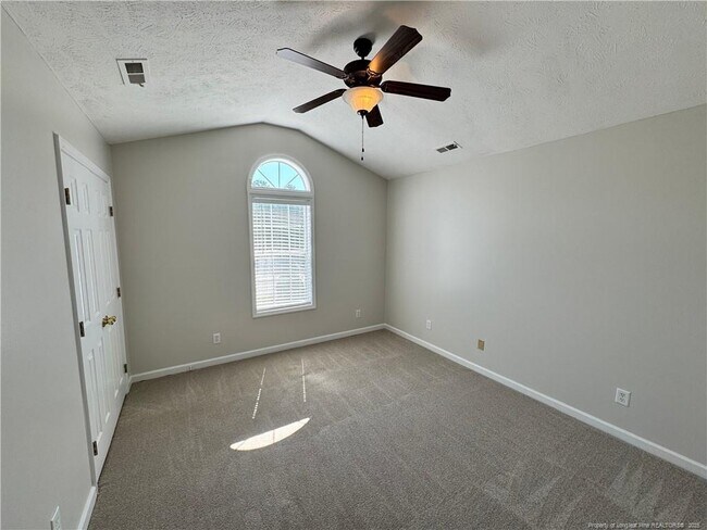 Building Photo - 300 Bubble Creek Ct
