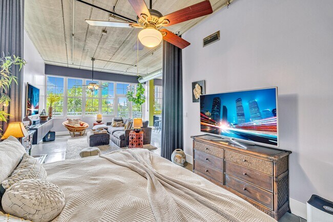 Building Photo - 425 N Andrews Ave